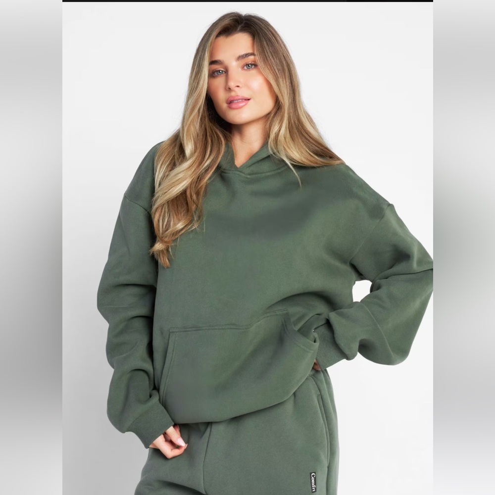 NWT Comfrt Standard Collection Hoodie in Forest - Medium